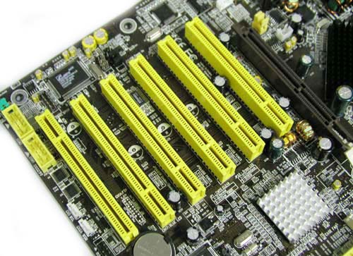 GT705显卡插槽类型揭秘：PCIExpress还是AGP？深度解析带您了解插槽选型的重要性  第1张
