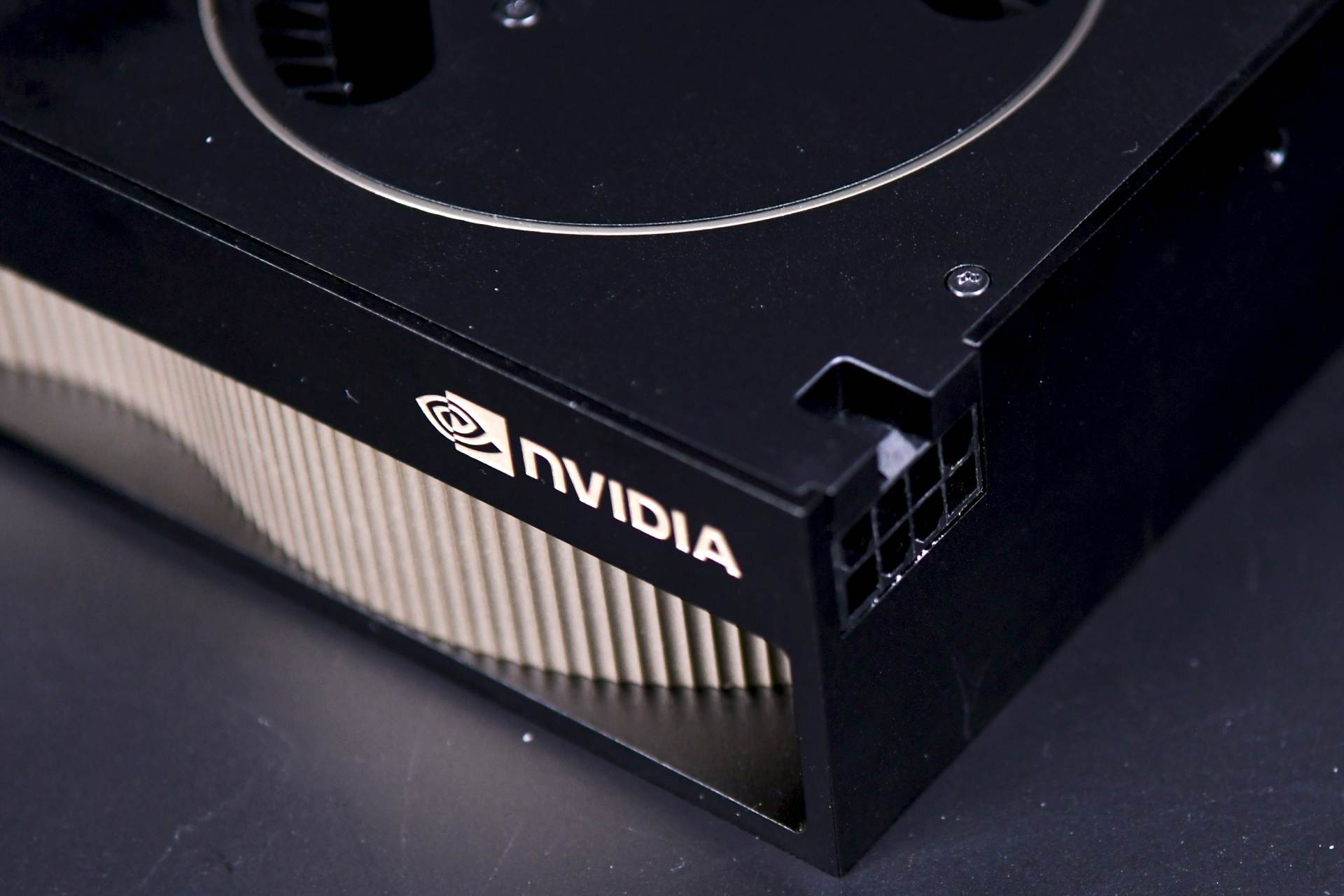 NVIDIA GTX 860显卡：游戏设计AI全能神器