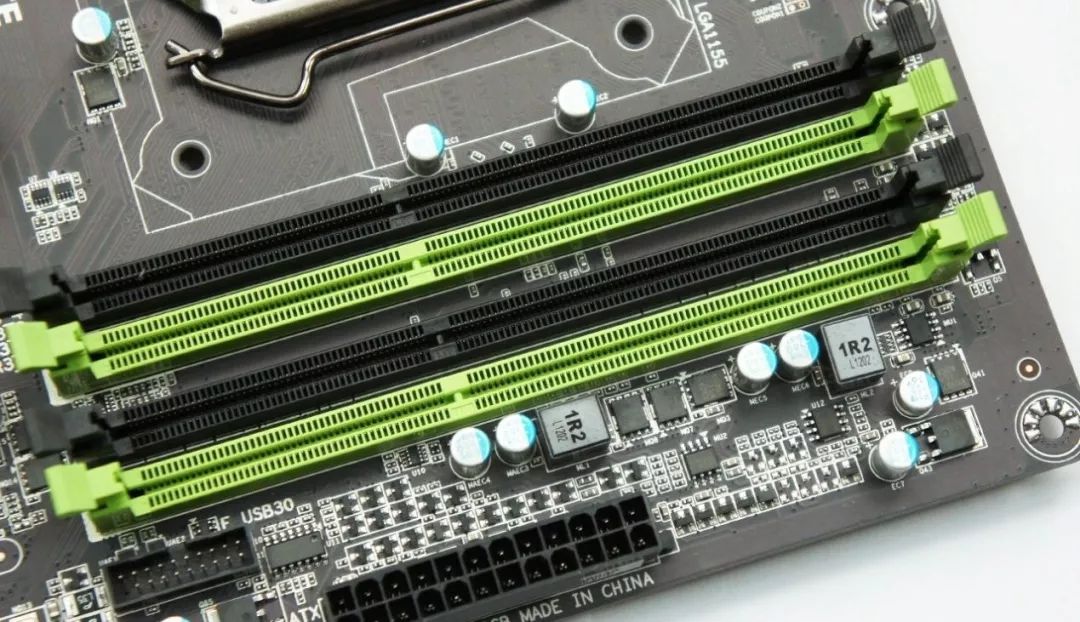 DDR4内存配置大揭秘：8GB vs. 16GB，频率延迟如何选？  第2张