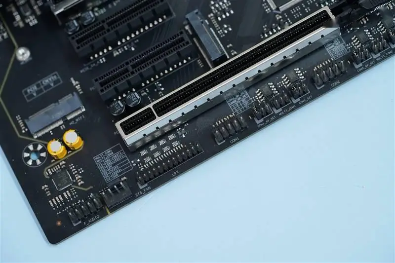 揭秘：DDR4处理器装进DDR5主板，到底有多大风险？  第5张